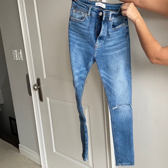 Zara Blue Wash Distressed Skinny Jeans Size 4 - Picture 3 of 4